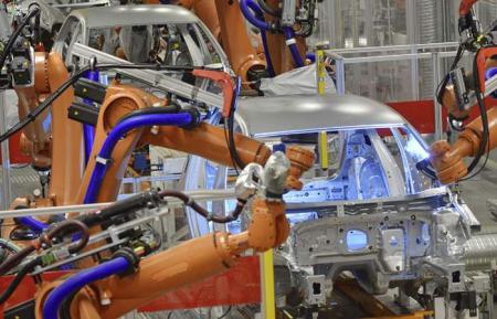 Robots soldadores: por un error deben destruir 296 vehículos